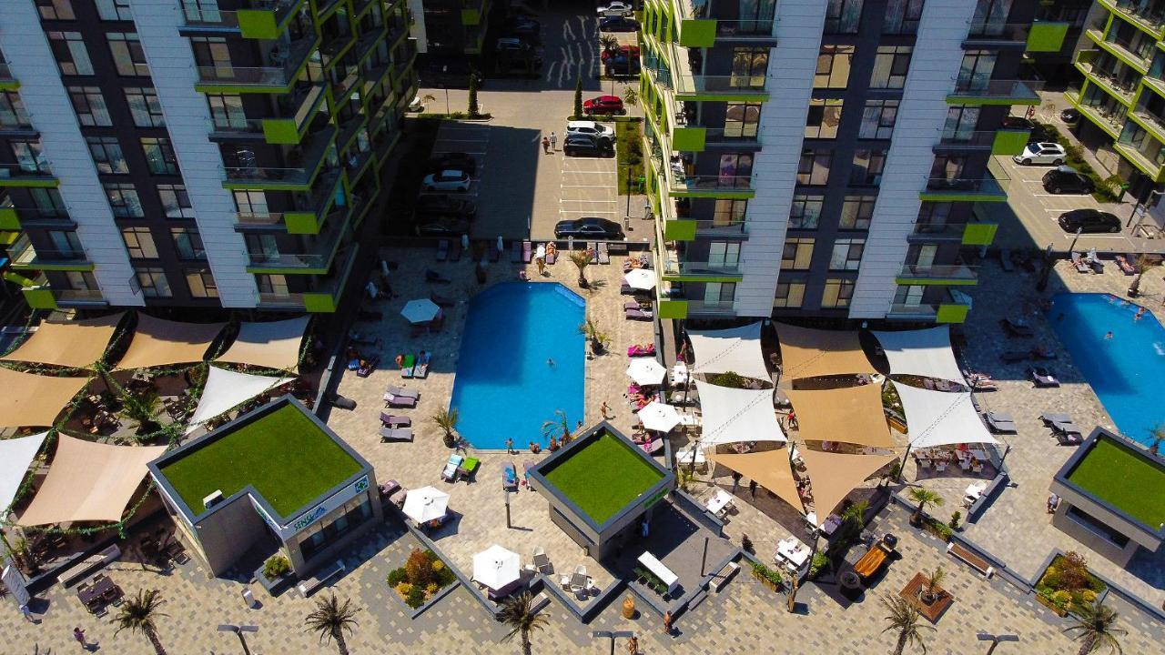 Rainbow Sea View Apartment Spa N Pool Resort - Parking Mamaia Kültér fotó